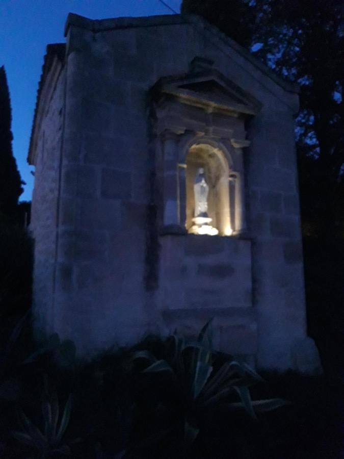 Mas De La Chapelle Sainte-elisabeth * Tarascon