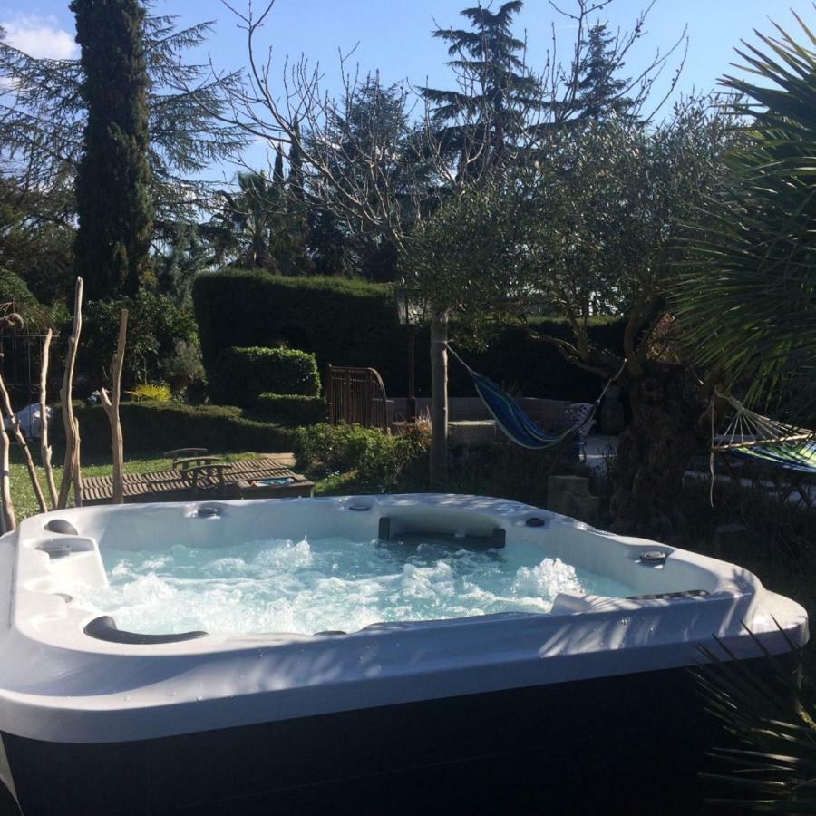 Holiday home Mas De La Chapelle Sainte-elisabeth
