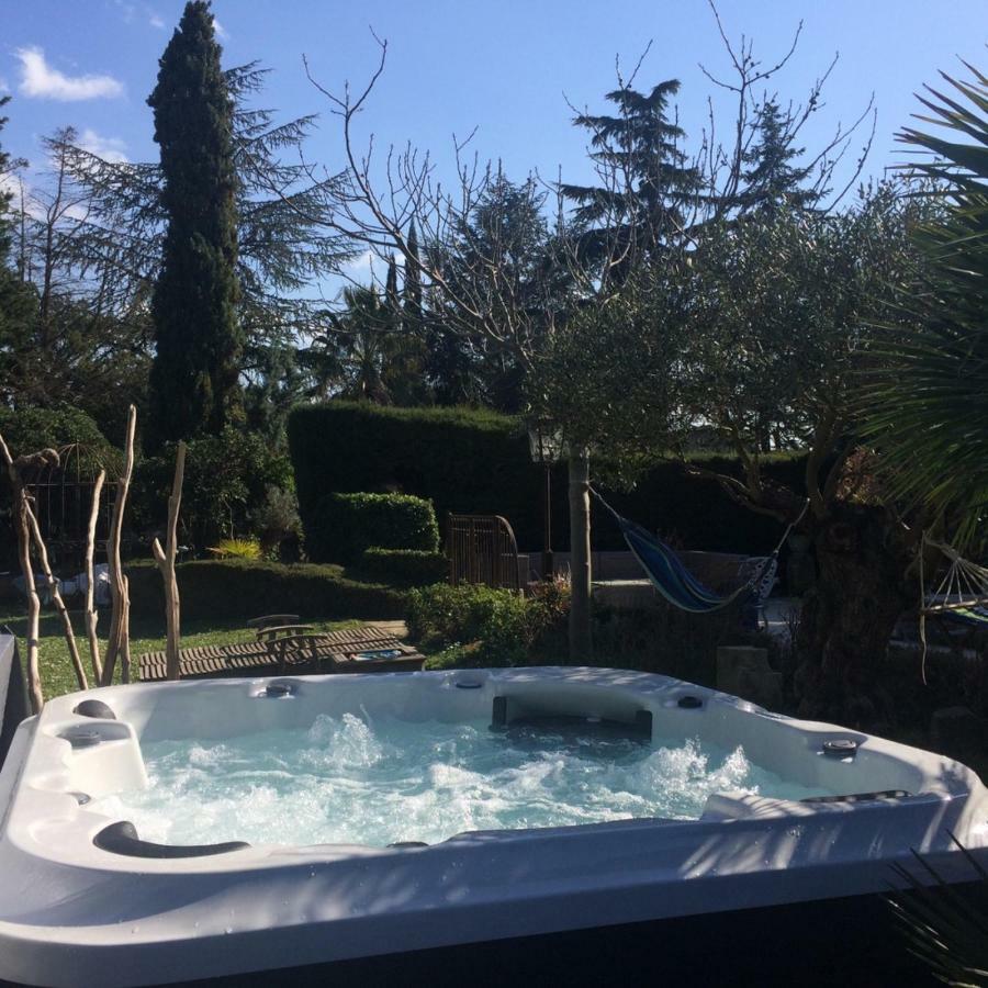 Mas De La Chapelle Sainte-elisabeth Holiday home Tarascon