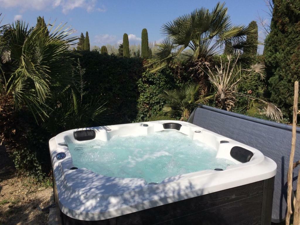 Holiday home Mas De La Chapelle Sainte-elisabeth *